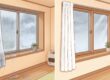 二重窓による結露防止効果を比較したイラスト。左側は単板ガラスの結露でカーテンや床が濡れて汚れた状態、右側は二重窓を後付けして結露がなく清潔に保たれた部屋のビフォーアフター。